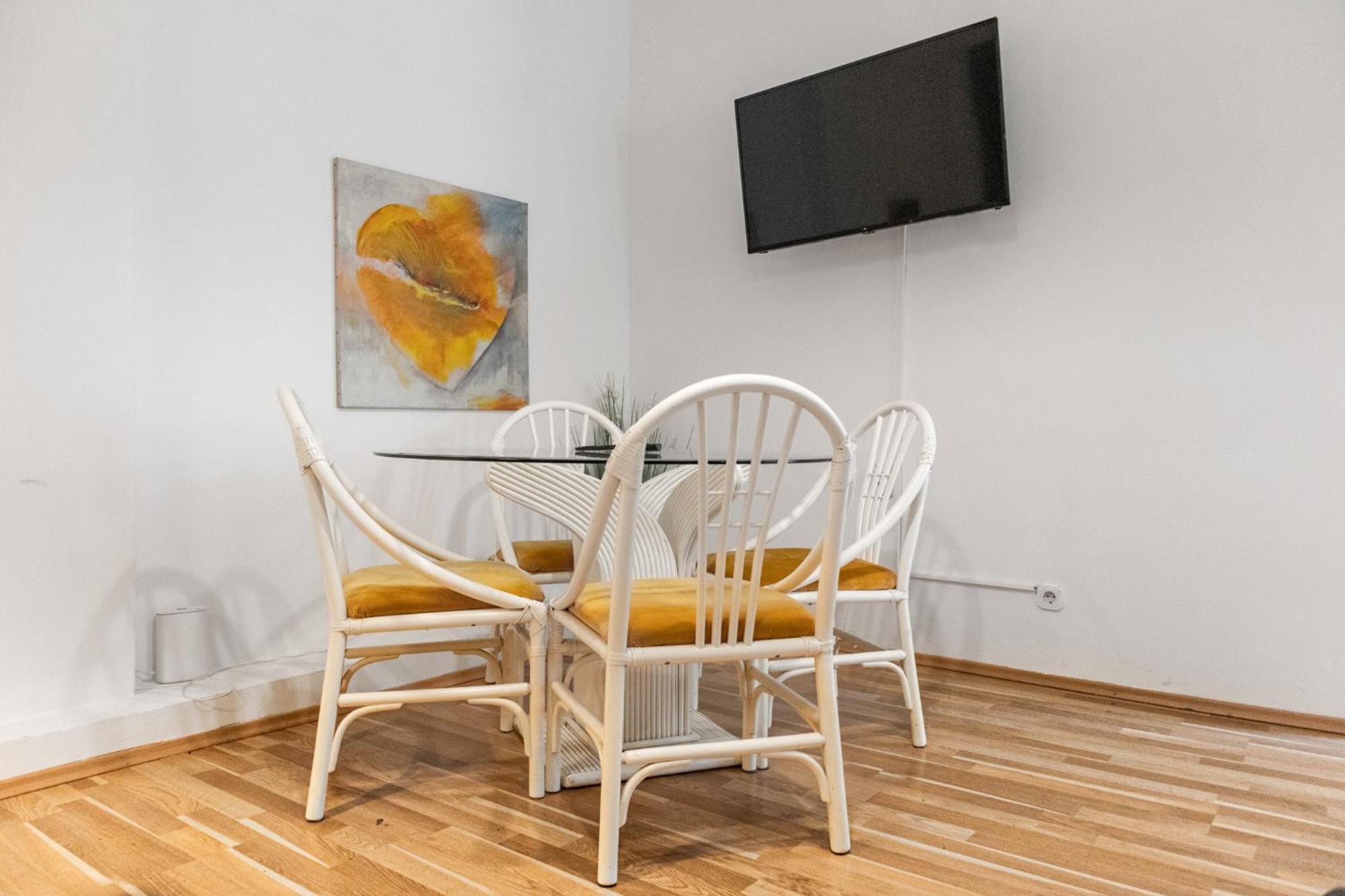 Budget Apartments Well Connected To The Whole City Вена Экстерьер фото