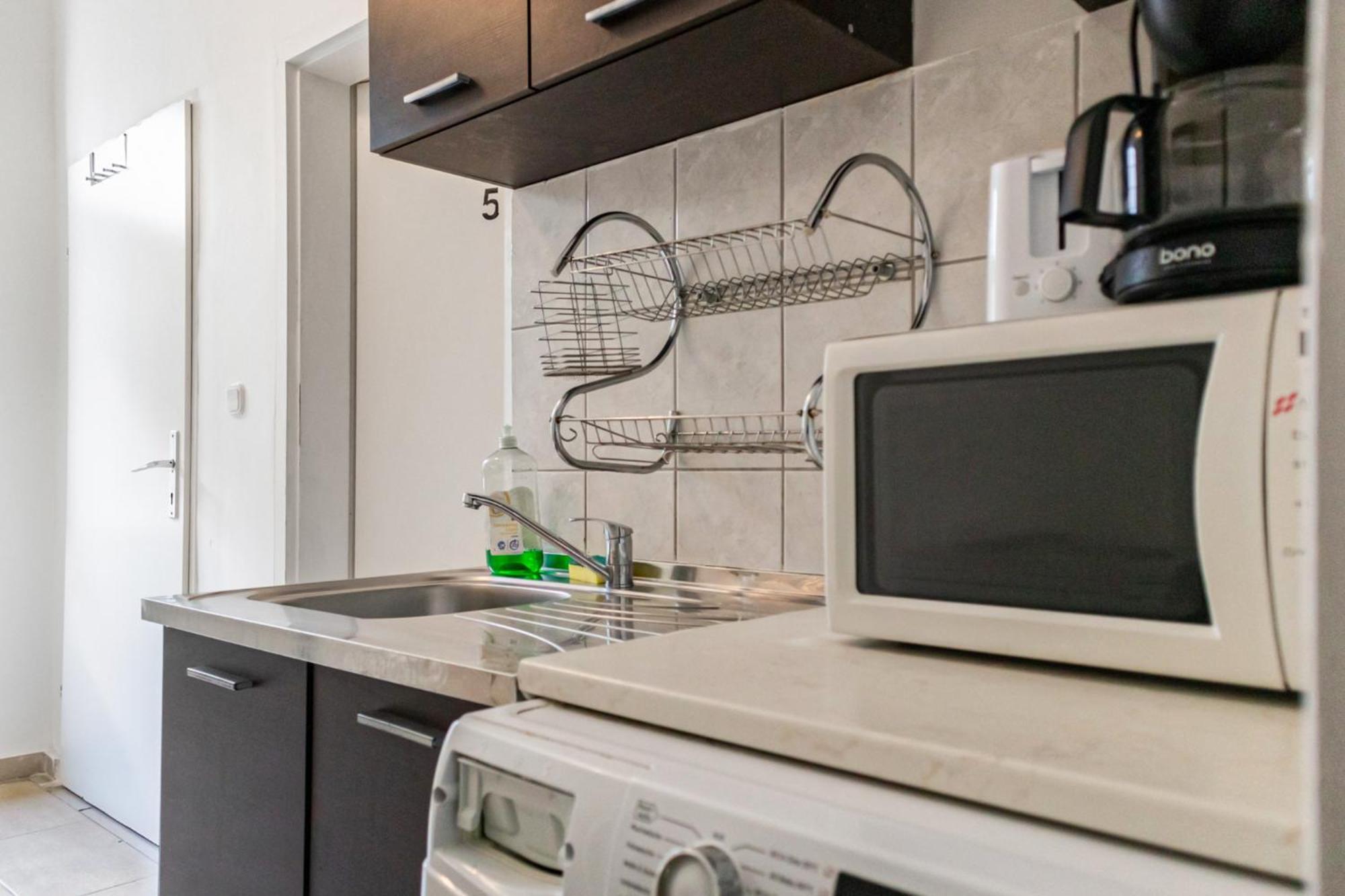 Budget Apartments Well Connected To The Whole City Вена Экстерьер фото