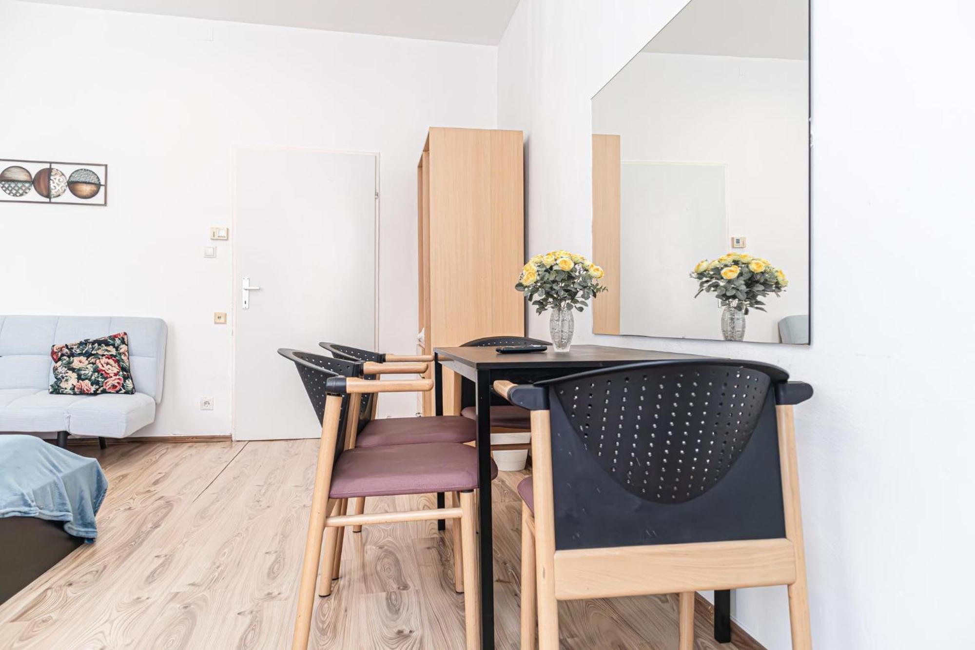 Budget Apartments Well Connected To The Whole City Вена Экстерьер фото