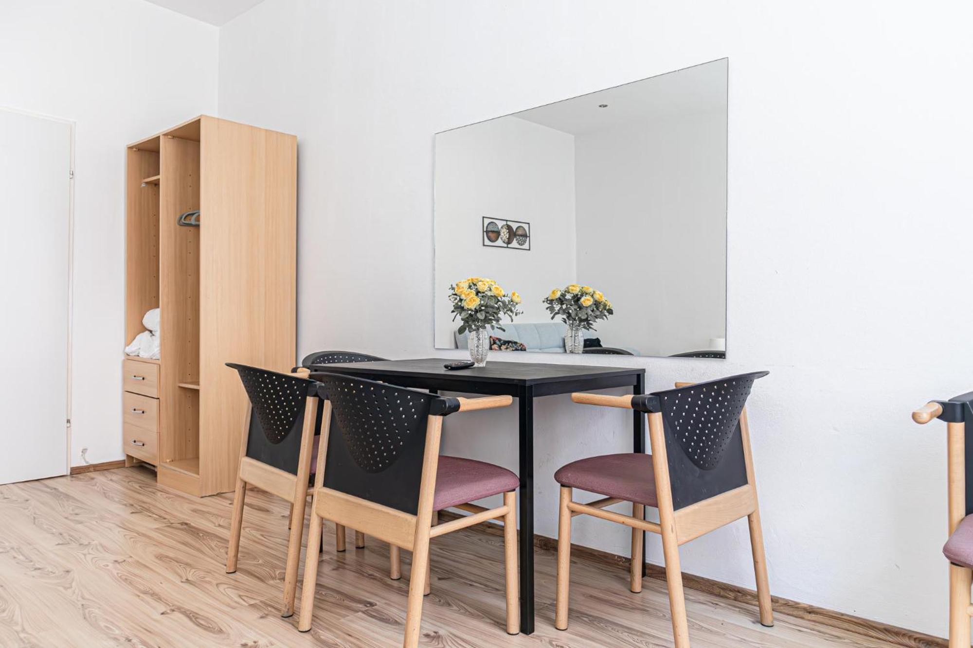 Budget Apartments Well Connected To The Whole City Вена Экстерьер фото