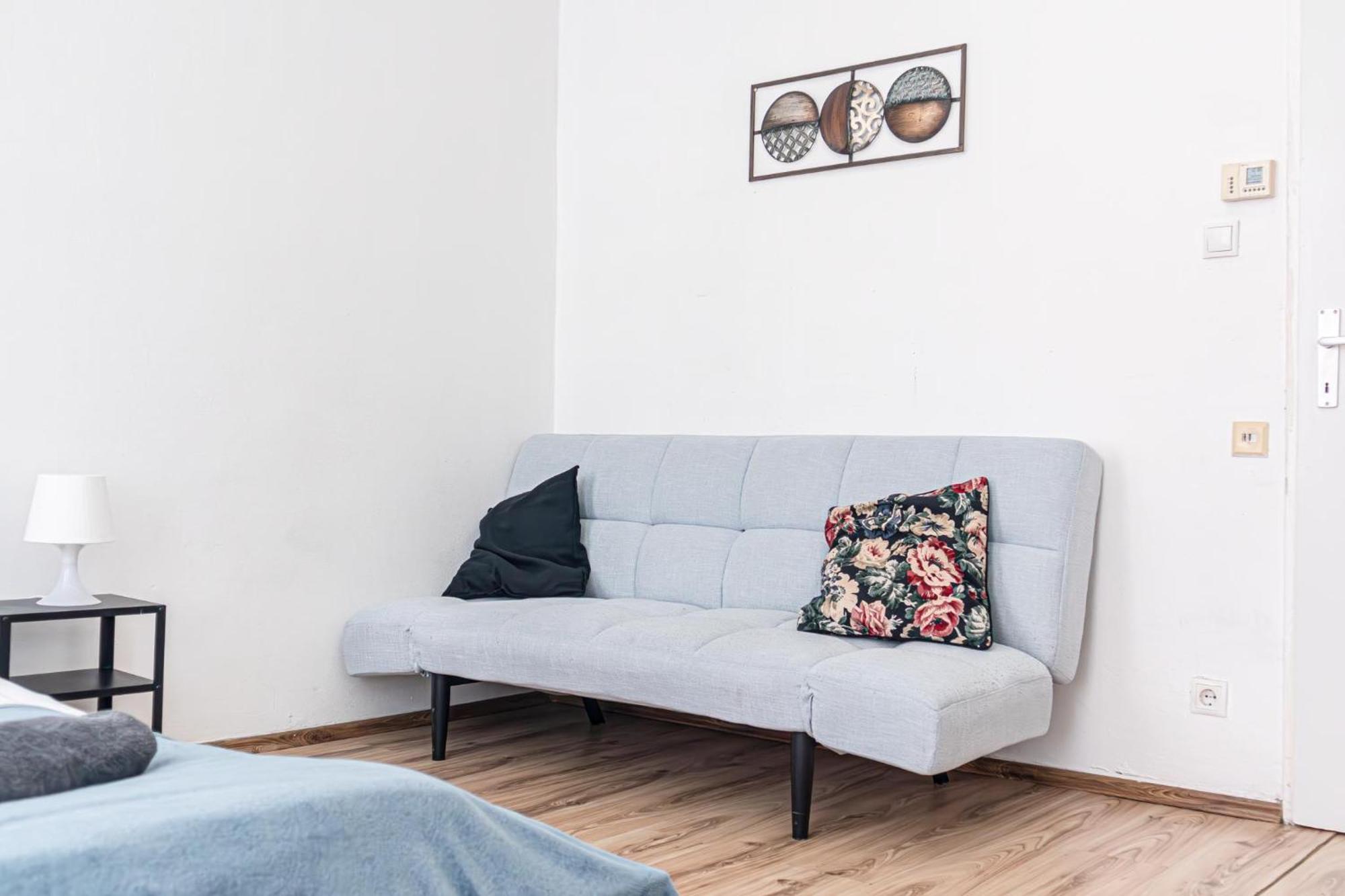 Budget Apartments Well Connected To The Whole City Вена Экстерьер фото